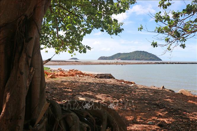 Khi được đầu tư hoàn chỉnh, cụm đảo Hòn Khoai sẽ trở thành cảng tổng hợp nước sâu lớn nhất trong hệ thống cảng biển khu vực đồng bằng sông Cửu Long và cả nước. Ảnh: Huỳnh Anh – TTXVN