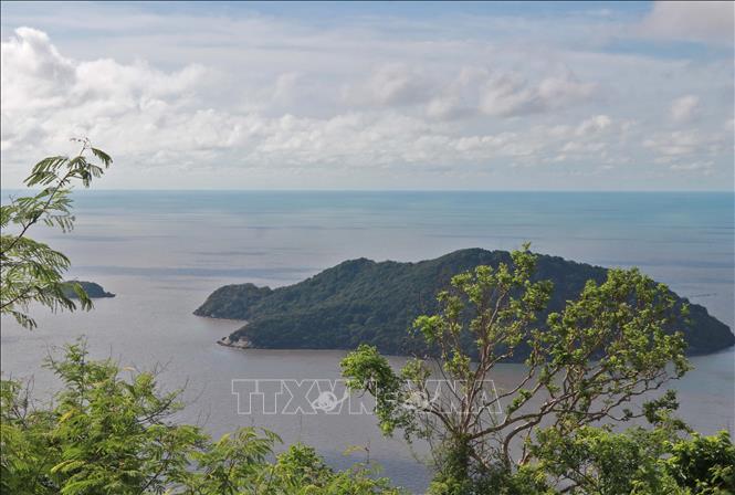 Cụm đảo Hòn Khoai có vị trí chiến lược về quốc phòng - an ninh là tiền tiêu canh giữ vùng trời, vùng biển, vùng lãnh hải phía Tây Nam của Tổ quốc. Ảnh: Huỳnh Anh – TTXVN