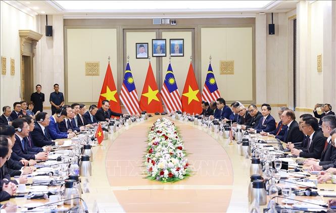 Thủ tướng Phạm Minh Chính hội đàm với Thủ tướng Malaysia Anwar Ibrahim. Ảnh: Dương Giang-TTXVN