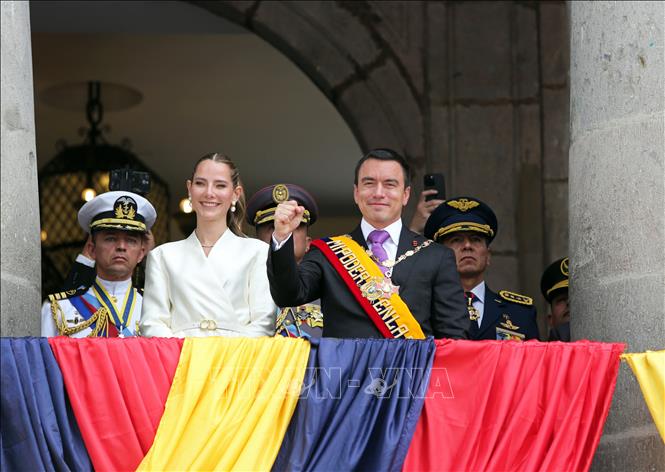 Ông Daniel Noboa (phải, phía trước) tại lễ tuyên thệ nhậm chức Tổng thống Ecuador ở thủ đô Quito ngày 24/5/2025. Ảnh: THX/TTXVN