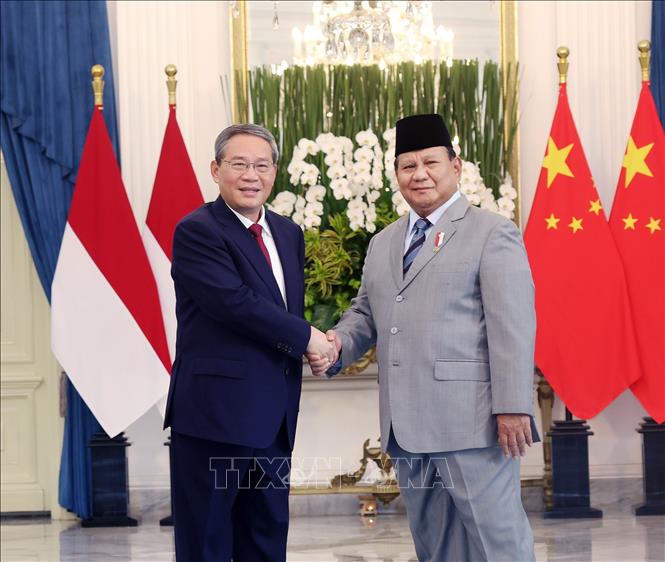 Tổng thống Indonesia Prabowo Subianto và Thủ tướng Trung Quốc Lý Cường tại cuộc hội đàm ở Jakarta, Indonesia, ngày 25/5/2025. Ảnh: THX/TTXVN