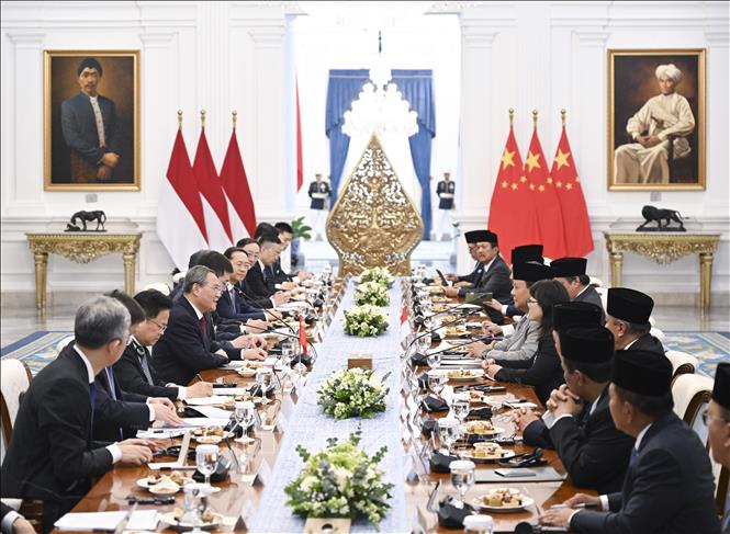Tổng thống Indonesia Prabowo Subianto và Thủ tướng Trung Quốc Lý Cường tại cuộc hội đàm ở Jakarta, Indonesia, ngày 25/5/2025. Ảnh: THX/TTXVN