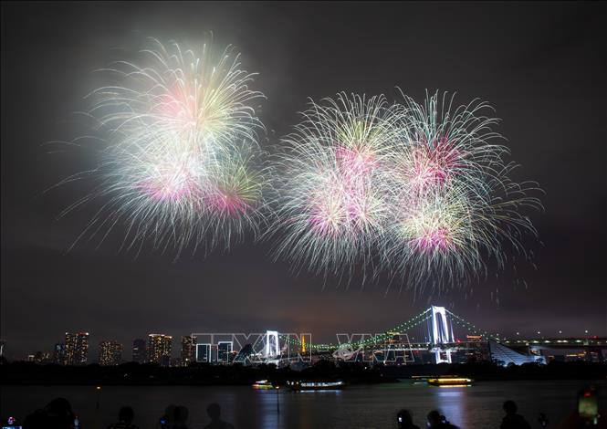 Những loạt pháo hoa ấn tượng tại sự kiện “STAR ISLAND 2025”. Ảnh: Xuân Giao - PV TTXVN tại Nhật Bản