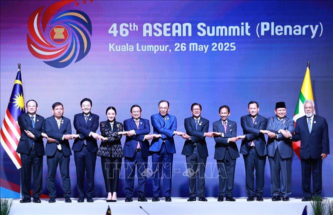 Thủ tướng Phạm Minh Chính và lãnh đạo các nước ASEAN, Timor-Leste tham dự Phiên toàn thể Hội nghị Cấp cao ASEAN lần thứ 46. Ảnh: Dương Giang-TTXVN