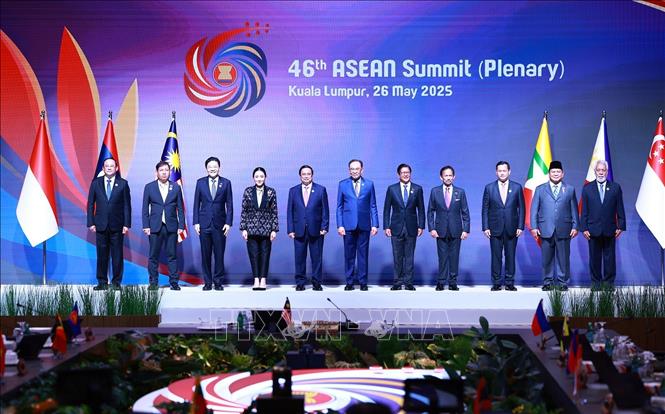 Thủ tướng Phạm Minh Chính và lãnh đạo các nước ASEAN, Timor-Leste tham dự Phiên toàn thể Hội nghị Cấp cao ASEAN lần thứ 46. Ảnh: Dương Giang-TTXVN
