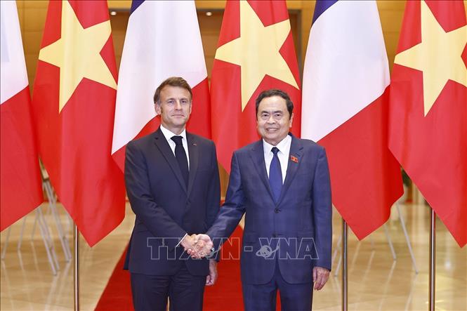 Chủ tịch Quốc hội Trần Thanh Mẫn hội kiến Tổng thống Pháp Emmanuel Macron. Ảnh: Doãn Tấn – TTXVN  