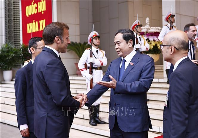 Chủ tịch Quốc hội Trần Thanh Mẫn hội kiến Tổng thống Pháp Emmanuel Macron. Ảnh: Doãn Tấn – TTXVN