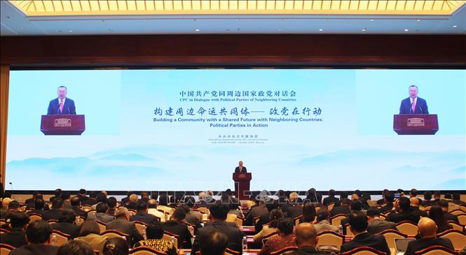 Trưởng ban Liên lạc đối ngoại Trung ương Đảng Cộng sản Trung Quốc Lưu Kiến Siêu phát biểu tại Hội nghị đối thoại. Ảnh: Hải Yến-TTXVN