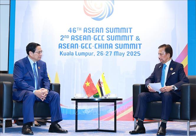Thủ tướng Phạm Minh Chính gặp Quốc vương Brunei Hassanal Bolkiah. Ảnh: Dương Giang-TTXVN 
