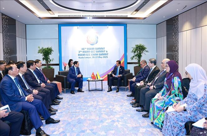 Thủ tướng Phạm Minh Chính gặp Quốc vương Brunei Hassanal Bolkiah. Ảnh: Dương Giang-TTXVN 
