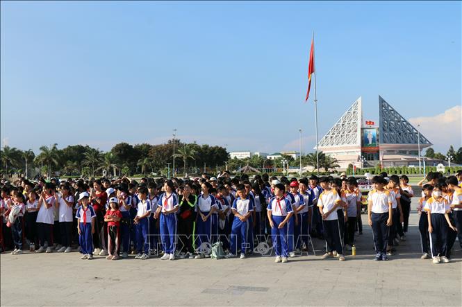 Học sinh trên địa bàn thành phố Phan Rang - Tháp Chàm (Ninh Thuận) tham dự buổi lễ. Ảnh: Nguyễn Thành - TTXVN