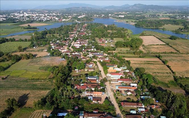Buôn Lê Diêm (thị trấn Hai Riêng, huyện Sông Hinh) có nhiều tiềm năng phát triển du lịch văn hóa cộng đồng. Ảnh: TTXVN phát