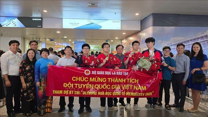 Lễ đón em Nguyễn Ngô Đức cùng các thành viên Đội tuyển Việt Nam tham dự Kỳ thi 