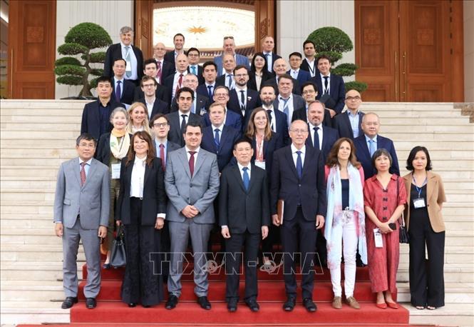 Deputy Prime Minister Ho Duc Phoc and French businesses. VNA Photo: Tuấn Anh