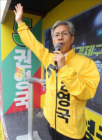 Ứng cử viên Kwon Young Kook của đảng Lao động Dân chủ. Ảnh: Yonhap/TTXVN
