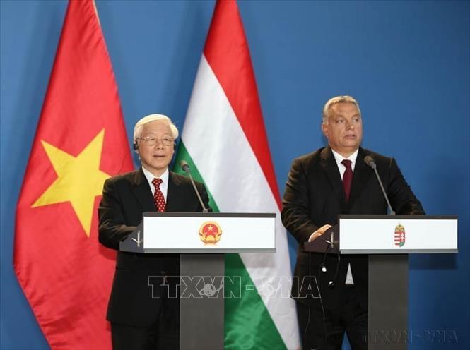 Tổng Bí thư Nguyễn Phú Trọng và Thủ tướng Viktor Orbán tuyên bố nâng cấp quan hệ song phương Việt Nam - Hungary lên Đối tác toàn diện, trong chuyến thăm chính thức Hungary (Budapest, 10/9/2018). Ảnh: Trí Dũng - TTXVN