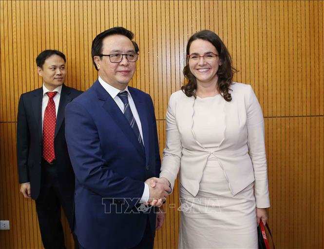 Trưởng Ban Đối ngoại Trung ương Hoàng Bình Quân hội đàm với bà Novak Katalin, Phó Chủ tịch Đảng Liên minh công dân Hungary (FEDESZ), Quốc vụ khanh Bộ Nguồn nhân lực và các đại biểu Đảng FEDESZ (Hà Nội, 3/1/2020). Ảnh: Phương Hoa – TTXVN