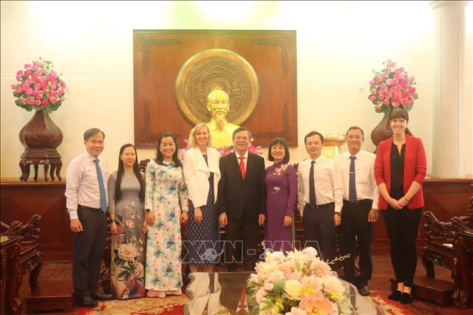 Tổng Lãnh sự Hoa Kỳ tại Thành phố Hồ Chí Minh Susan Burns cùng lãnh đạo thành phố Cần Thơ tại buổi làm việc. Ảnh: Thu Hiền - TTXVN