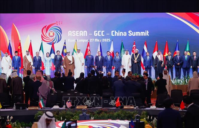Thủ tướng Phạm Minh Chính cùng lãnh đạo ASEAN, GCC và Trung Quốc. Ảnh: Dương Giang-TTXVN