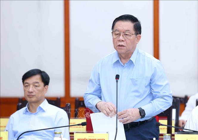 Đồng chí Nguyễn Trọng Nghĩa, Uỷ viên Bộ Chính trị, Bí thư Trung ương Đảng, Trưởng Ban Tuyên giáo và Dân vận Trung ương phát biểu tại buổi làm việc. Ảnh: Phương Hoa – TTXVN
