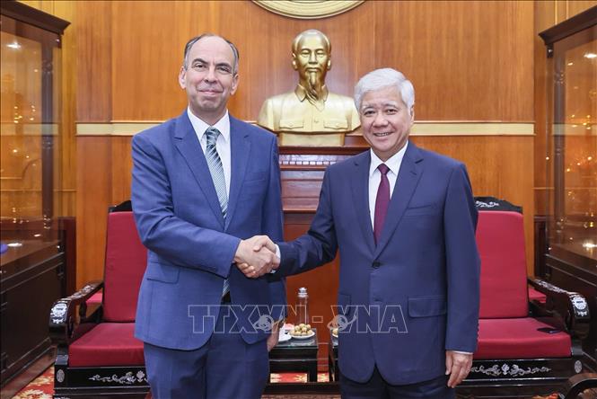Chủ tịch Ủy ban Trung ương MTTQ Việt Nam Đỗ Văn Chiến tiếp Đại sứ Cuba tại Việt Nam Rogelio Polanco Fuentes. Ảnh: TTXVN phát