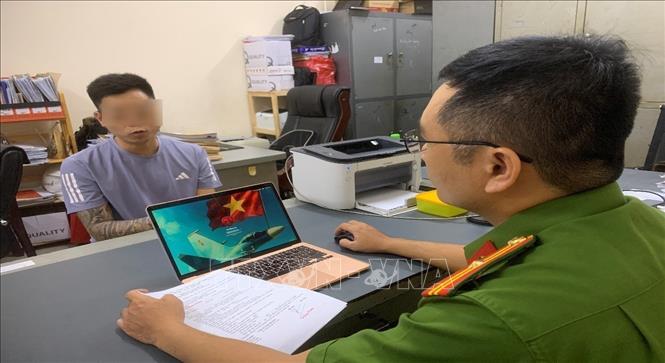 Trong ảnh: Đối tượng Nguyễn Quốc H. được cho là giữ vai trò cầm đầu. Ảnh: TTXVN phát