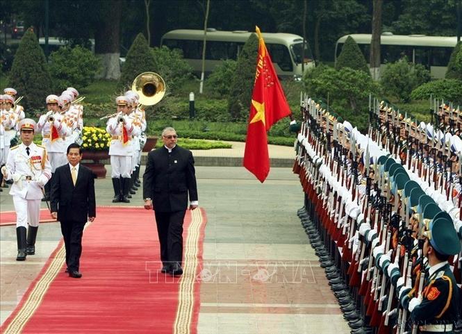 Chủ tịch nước Nguyễn Minh Triết chủ trì lễ đón Tổng thống Paraguay Fernando Lugo Mendez thăm chính thức Việt Nam (9/3/2011). Ảnh: TTXVN