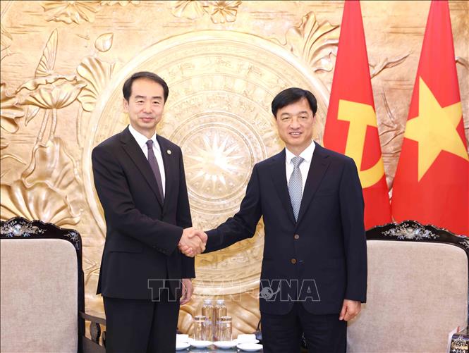 Chủ nhiệm Uỷ ban Kiểm tra Trung ương Nguyễn Duy Ngọc tiếp Đại sứ Trung Quốc tại Việt Nam Hà Vĩ. Ảnh: Phương Hoa - TTXVN