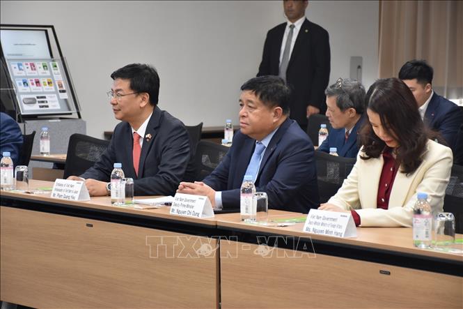 Phó Thủ tướng Chính phủ Nguyễn Chí Dũng và đoàn công tác làm việc với Tập đoàn Kioxia. Ảnh: Nguyễn Tuyến – Pv TTXVN tại Nhật Bản