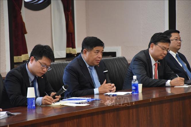 Phó Thủ tướng Chính phủ Nguyễn Chí Dũng và đoàn công tác làm việc với Thống đốc tỉnh Aichi. Ảnh: Nguyễn Tuyến – Pv TTXVN tại Nhật Bản