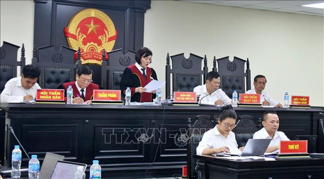 Hội đồng xét xử tại phiên tòa. Ảnh: Kim Anh - TTXVN