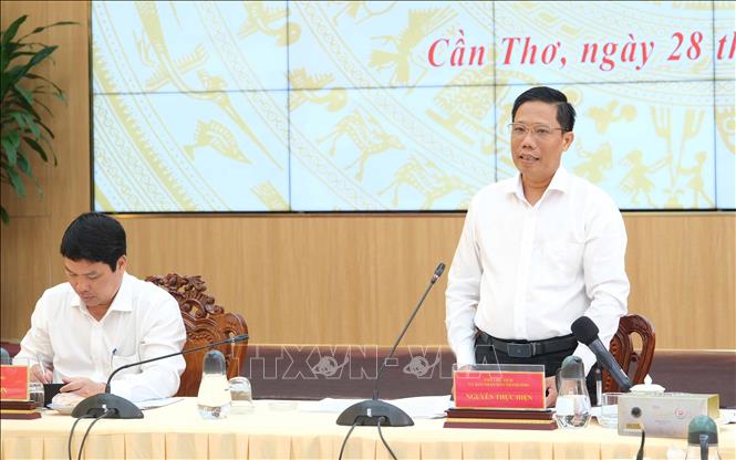 Phó Chủ tịch UBND thành phố Cần Thơ Nguyễn Thực Hiện, Trưởng Ban Chỉ đạo 389 thành phố  phát biểu tại cuộc họp. Ảnh: Thanh Liêm - TTXVN