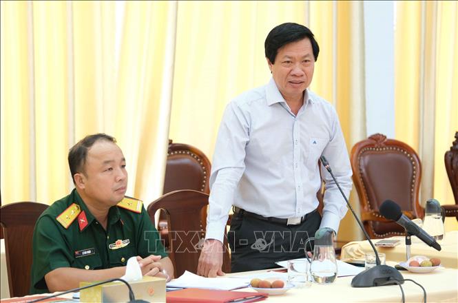 Phó Giám đốc Sở Nông nghiệp và Môi trường thành phố Cần Thơ Nguyễn Tấn Nhơn thông tin về công tác thanh tra, kiểm tra hàng gian, hàng giả của ngành Nông nghiệp môi trường tại cuộc họp. Ảnh: Thanh Liêm - TTXVN