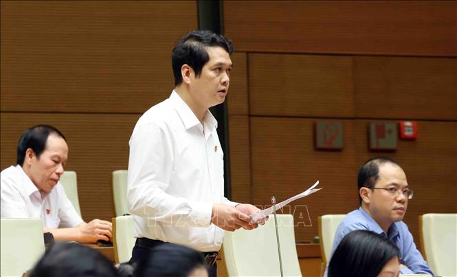 Đại biểu Quốc hội tỉnh Sơn La Vi Đức Thọ phát biểu. Ảnh: Phạm Kiên - TTXVN