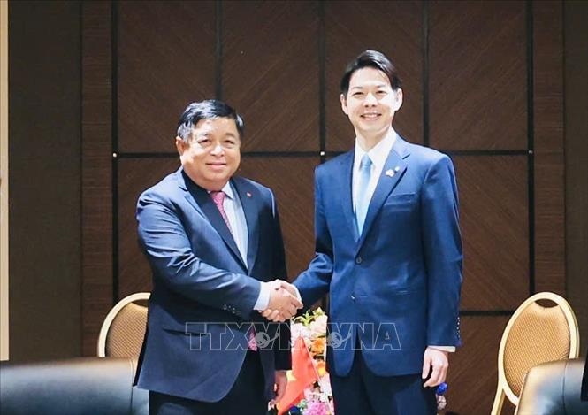 Phó Thủ tướng Nguyễn Chí Dũng hội kiến Thống đốc tỉnh Hokkaido Suzuki Naomichi. Ảnh: TTXVN phát
