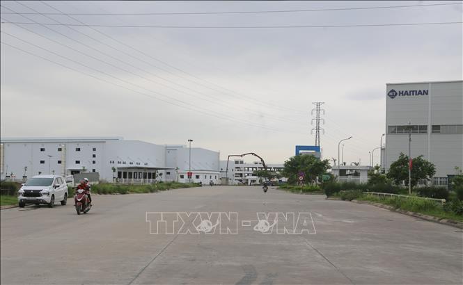 Hiện có hơn 100 doanh nghiệp trong và ngoài nước đặt trụ sở tại Khu công nghiệp Nam Cầu Kiền. Ảnh: Minh Thu - TTXVN