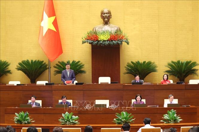 Phó Chủ tịch Quốc hội Vũ Hồng Thanh điều hành phiên họp. Ảnh: Văn Điệp - TTXVN