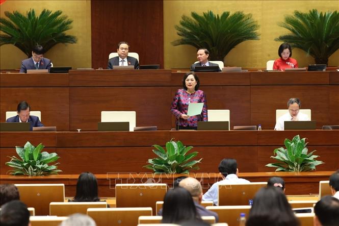 Thống đốc Ngân hàng Nhà nước Việt Nam Nguyễn Thị Hồng phát biểu giải trình, làm rõ một số vấn đề đại biểu Quốc hội nêu. Ảnh: Văn Điệp - TTXVN