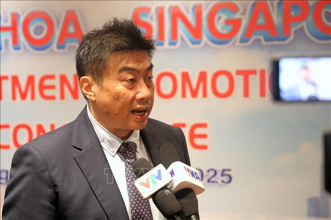Ông Lennon Tan, Chủ tịch SMF đánh giá cao các tiềm năng đầu tư mới tại tỉnh Khánh Hòa. Ảnh: Tất Đạt - PV TTXVN tại Singapore