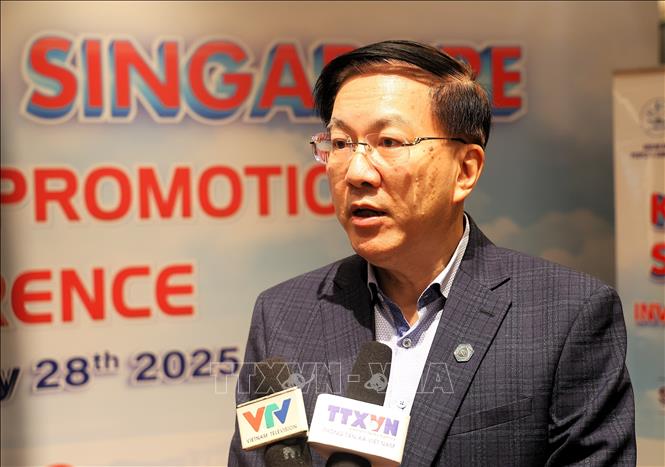 Ông Christanto Suryadarma, Công ty công nghệ Zebra trả lời phỏng vấn. Ảnh: Tất Đạt - PV TTXVN tại Singapore