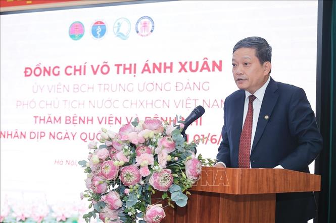 TS.BSCC. Đinh Văn Lượng, Giám đốc Bệnh viện Phổi Trung ương phát biểu. Ảnh: Minh Quyết - TTXVN