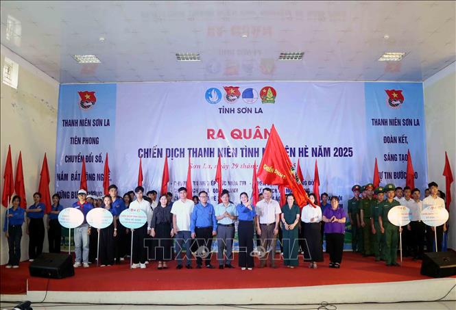 Nghi thức Ra quân Chiến dịch Thanh niên tình nguyện Hè năm 2025 tại tỉnh Sơn La. Ảnh: Quang Quyết - TTXVN
