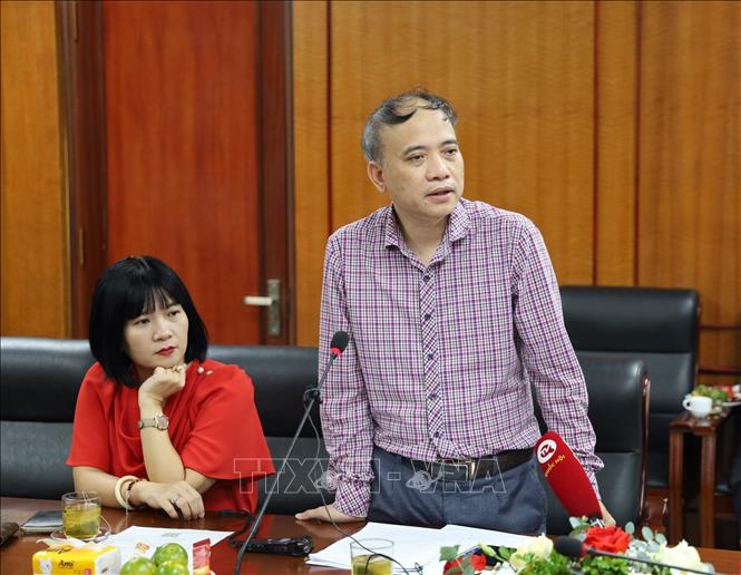 Tiến sỹ Nguyễn Xuân Anh, Phó Viện trưởng Viện Khoa học trái đất lý giải về việc thường xuyên xảy ra động đất chủ yếu là do sự kết hợp của yếu tố địa chất tự nhiên và động đất kích thích bởi hoạt động của con người. Ảnh: Diệu Thúy - TTXVN 