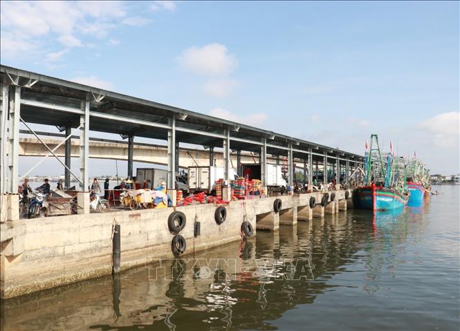 Bến cảng mới số 2 thuộc cảng cá Nam Cửa Việt, huyện Triệu Phong (Quảng Trị) đã hoàn thành và tiếp nhận tàu cá. Ảnh: Nguyên Lý - TTXVN