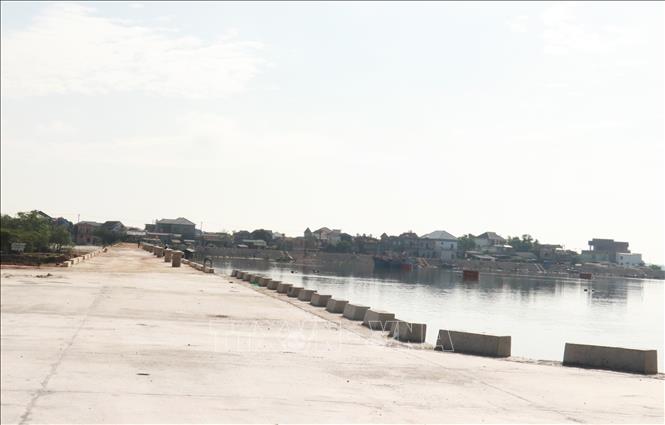 Hạng mục bến cảng của Khu neo đậu tránh trú bão kết hợp cảng cá Bắc Cửa Việt (Gio Linh, Quảng Trị) đã cơ bản hoàn thành. Ảnh: Nguyên Lý - TTXVN