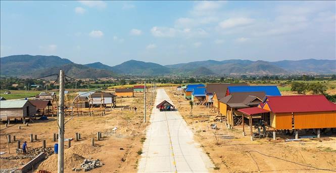 Khu tái định cư buôn Ma Giai, xã Đất Bằng huyện Krông Pa (tỉnh Gia Lai) khang trang, sạch đẹp. Ảnh: Hoài Nam - TTXVN