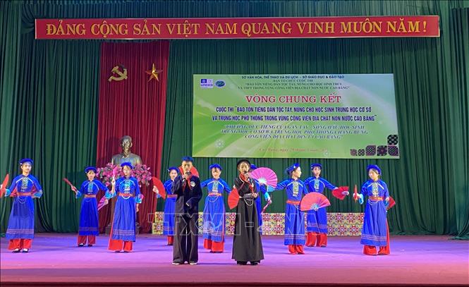 Một tiết mục trong phần thi năng khiếu thể hiện bằng tiếng Tày-Nùng. Ảnh: Chu Hiệu-TTXVN