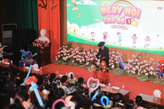 Chương trình nghệ thuật dành cho các bé. Ảnh: Minh Quyết - TTXVN