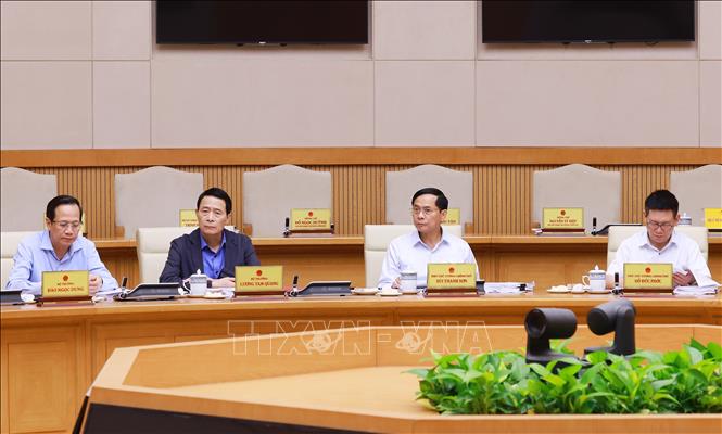 Các Phó Thủ tướng và Bộ trưởng tham dự Phiên họp Chính phủ về tình hình phân cấp, phân quyền. Ảnh: Dương Giang-TTXVN
