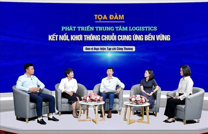 Các chuyên gia, nhà hoạch định chính sách tại buổi tọa đàm. Ảnh: TTXVN phát